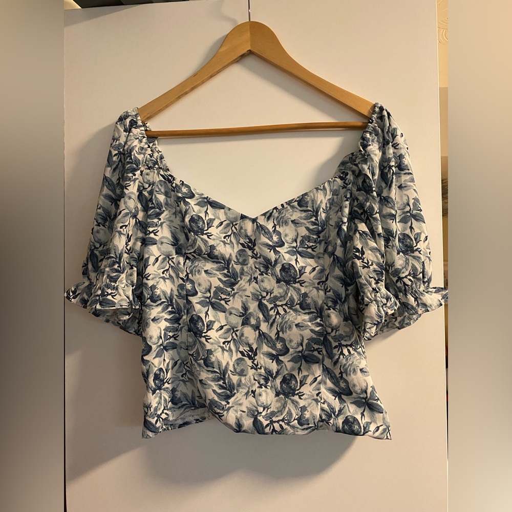 🍉Abercrombie and fitch puff sleeve top